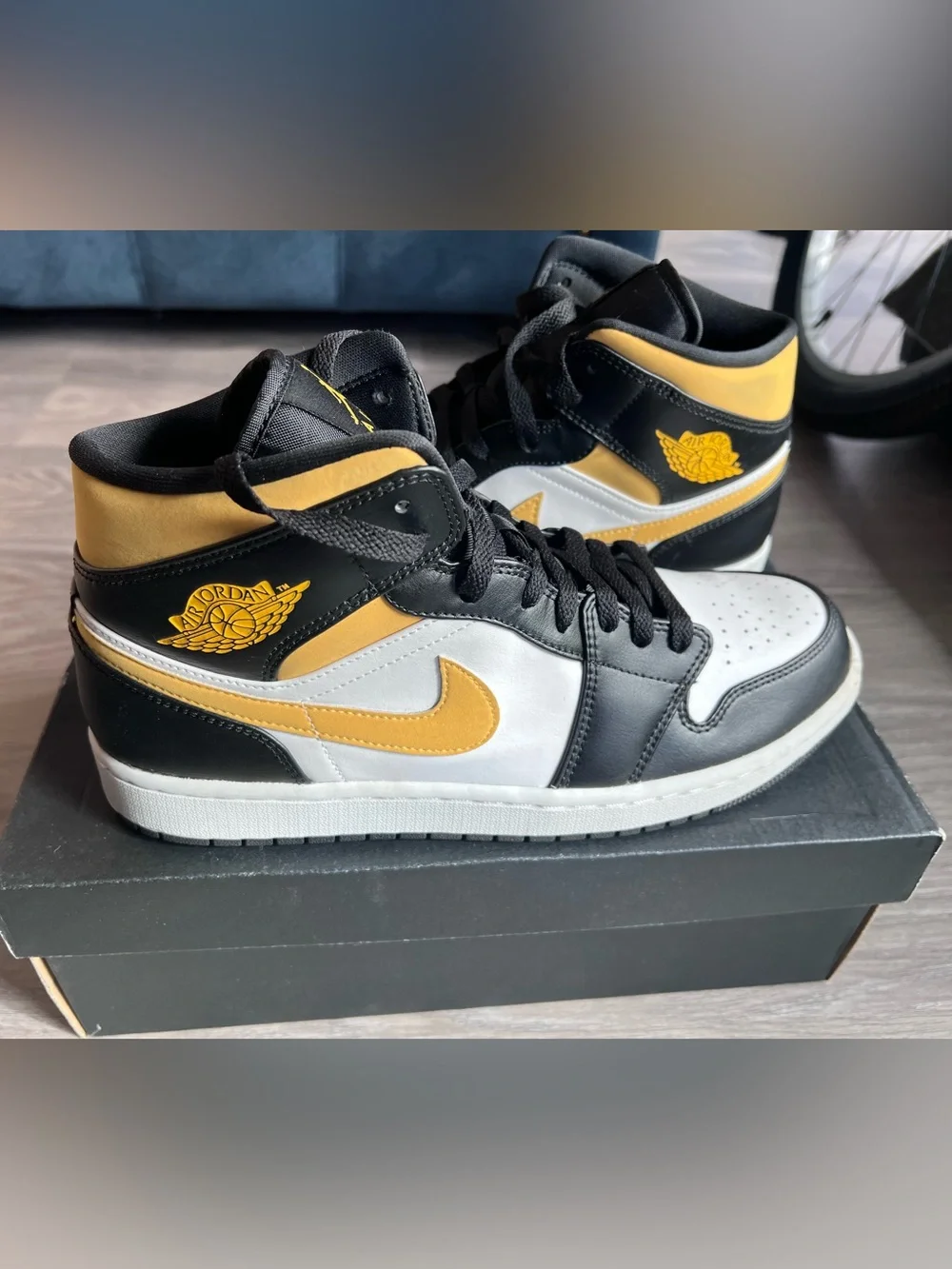 Jordan 1’s Mid — Black, Yellow and White - Picture 9 of 13